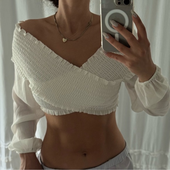 With Jean White Frances Ruched Top Bell Sleeves size M - Picture 3 of 11